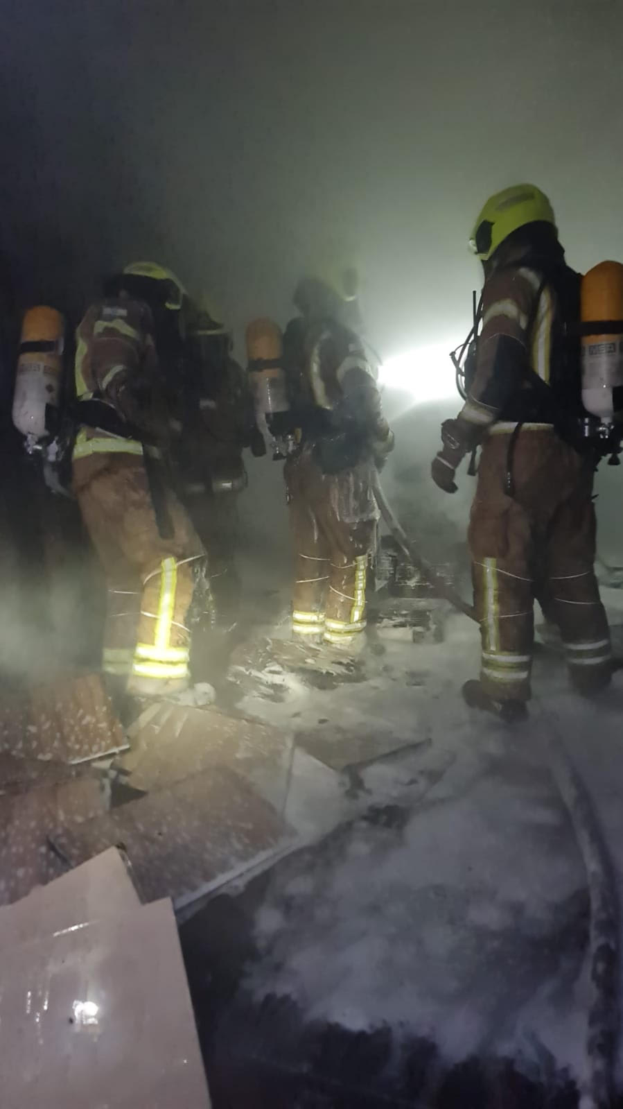 اندلاع حريق في مخزنيين بالمنطقة الصناعية في الناصرة
